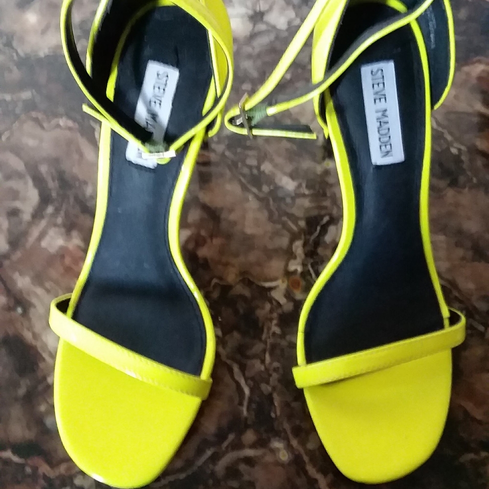 Steve Madden Florescent Yellow Shoes Size 8